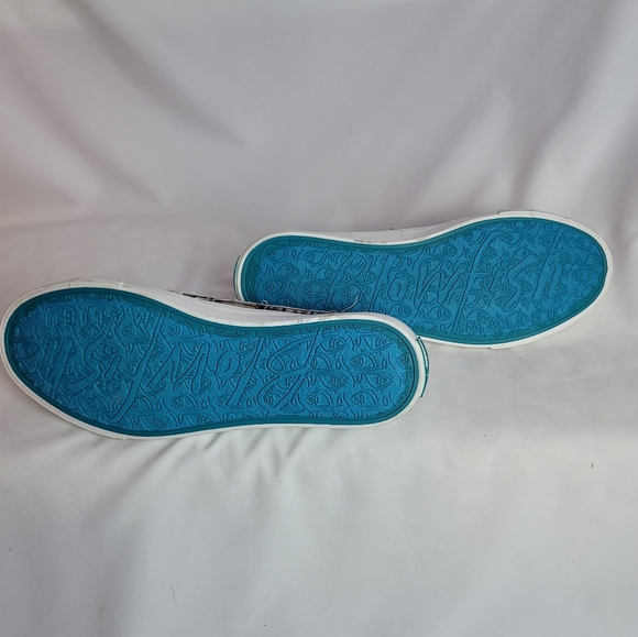 Casual Sneaks - Picture 3 of 3